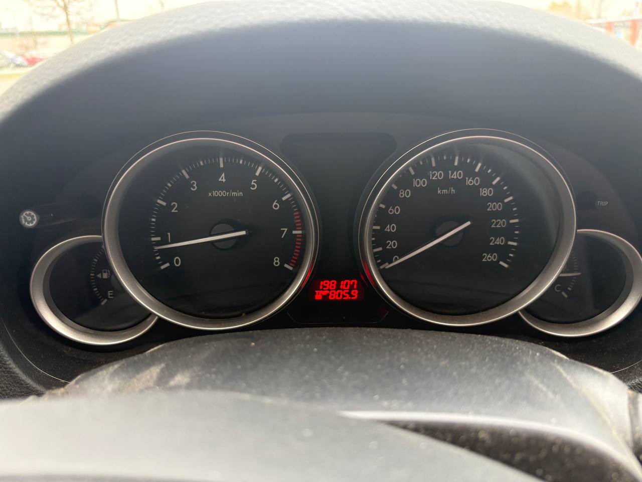 Čistá palubovka po natankování