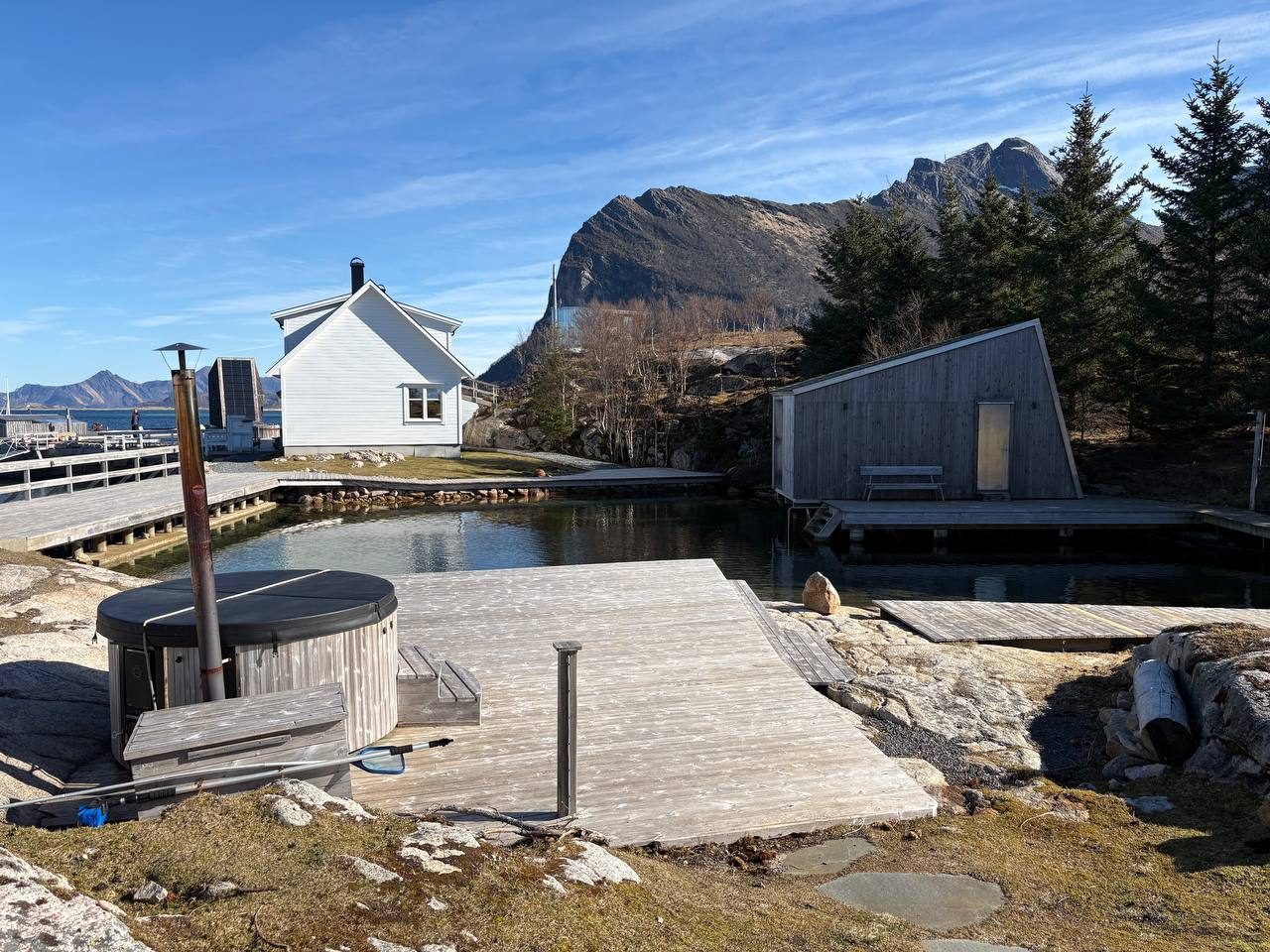 Sudová sauna u rybníčku na Manshausenu