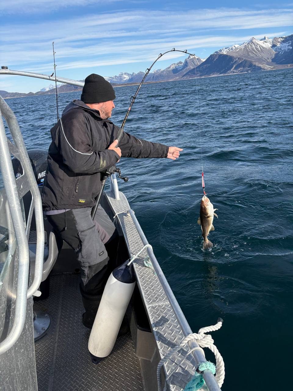 Darek vytahuje tresku z vody