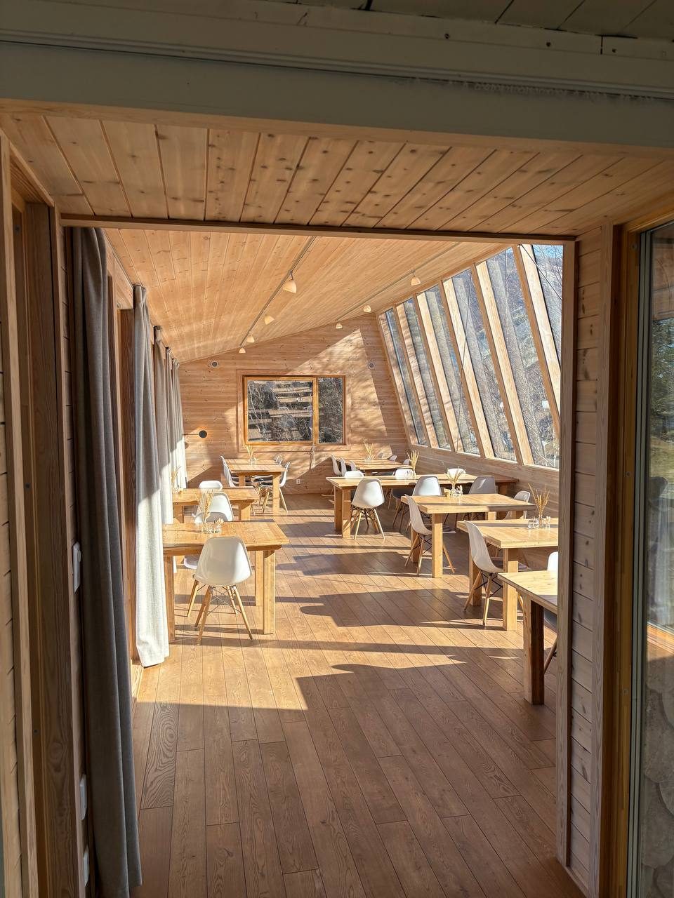 Hosté v jídelně Manshausenu