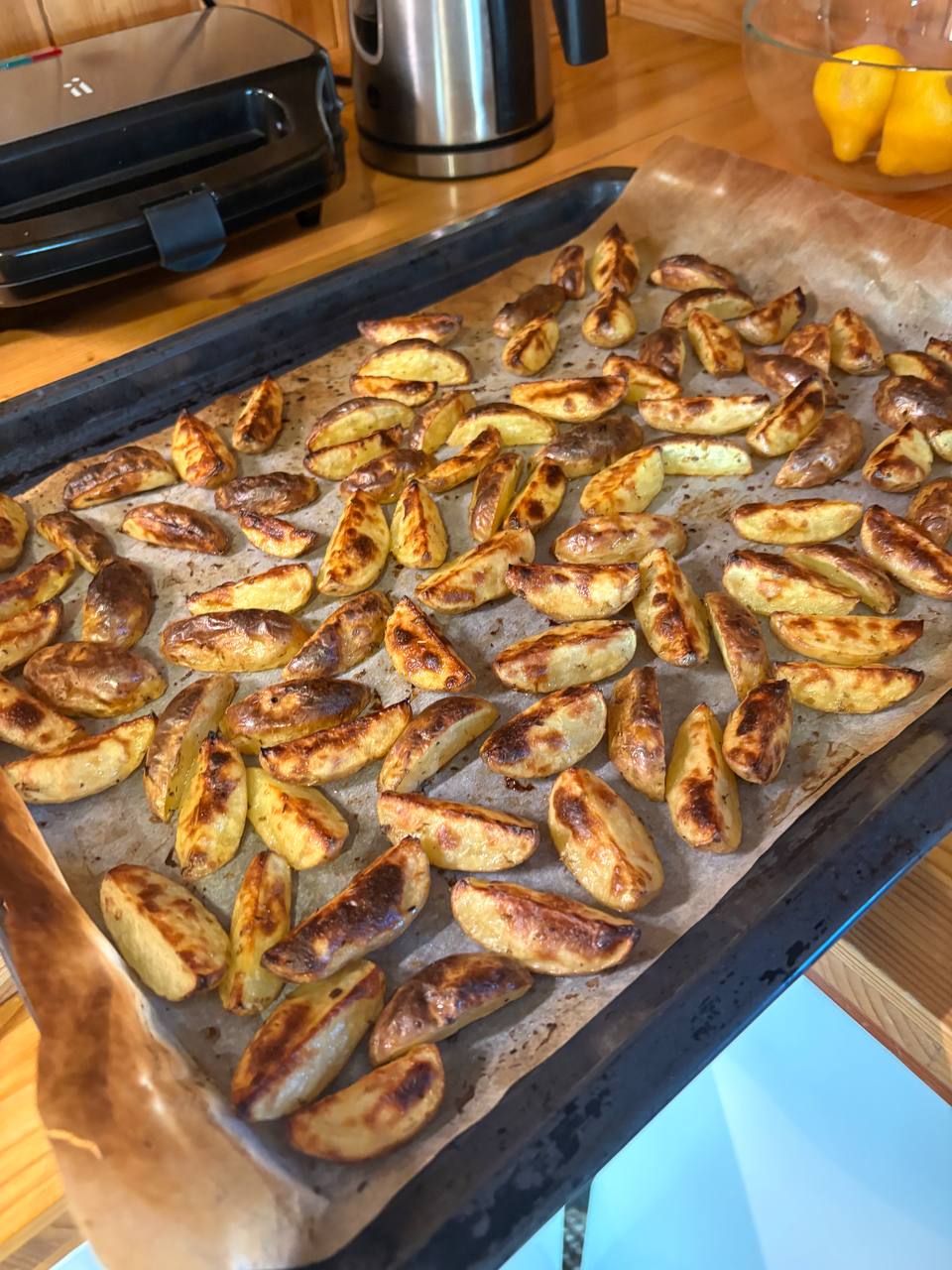 Plech zapečených amerických brambor